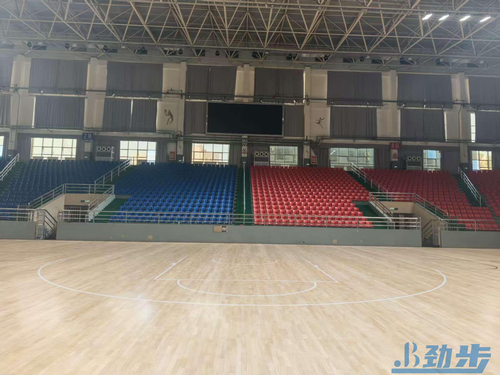 劲步体育焕新校园运动木地板翻新的成功实践‌