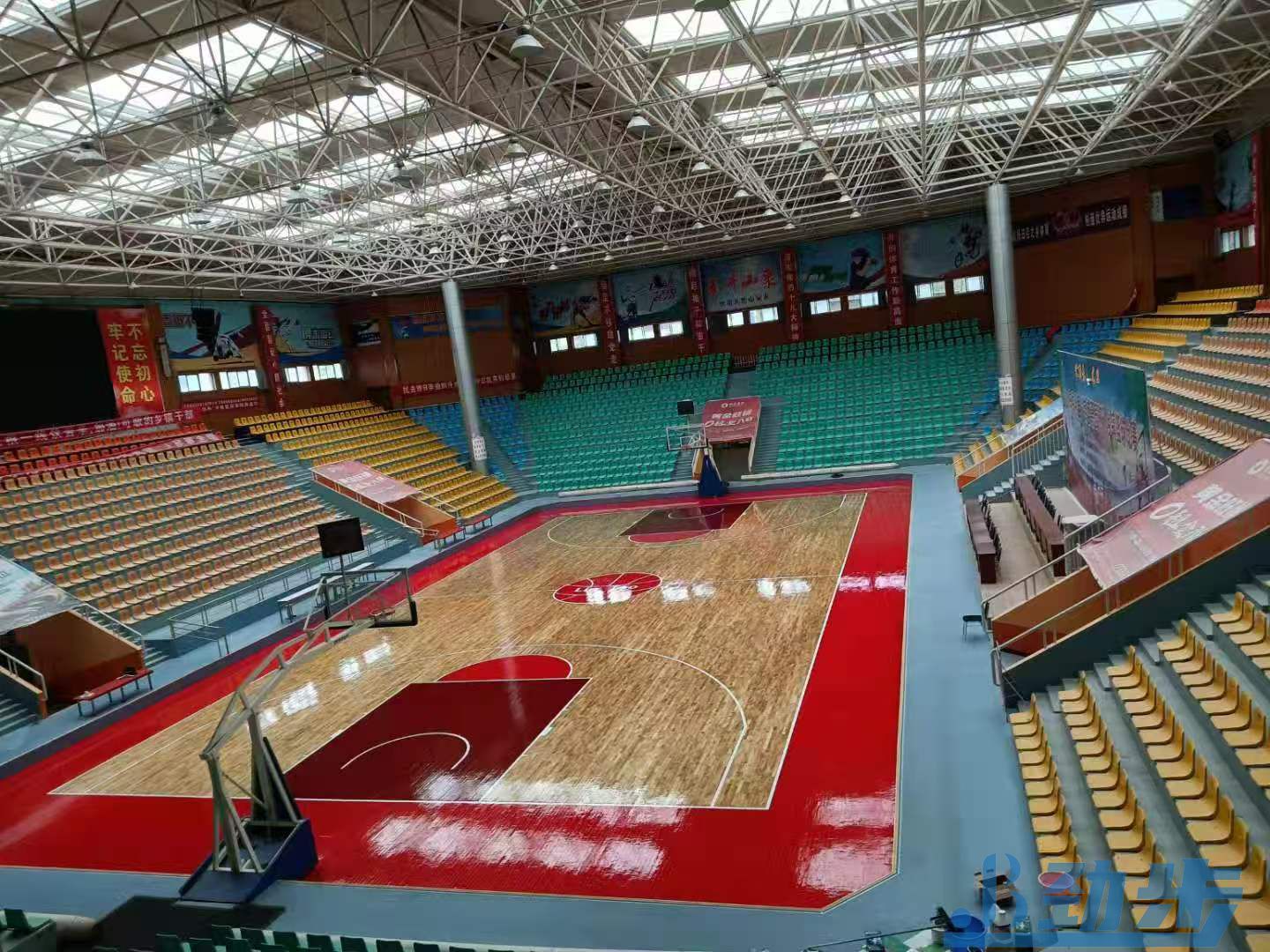 篮球运动木地板翻新