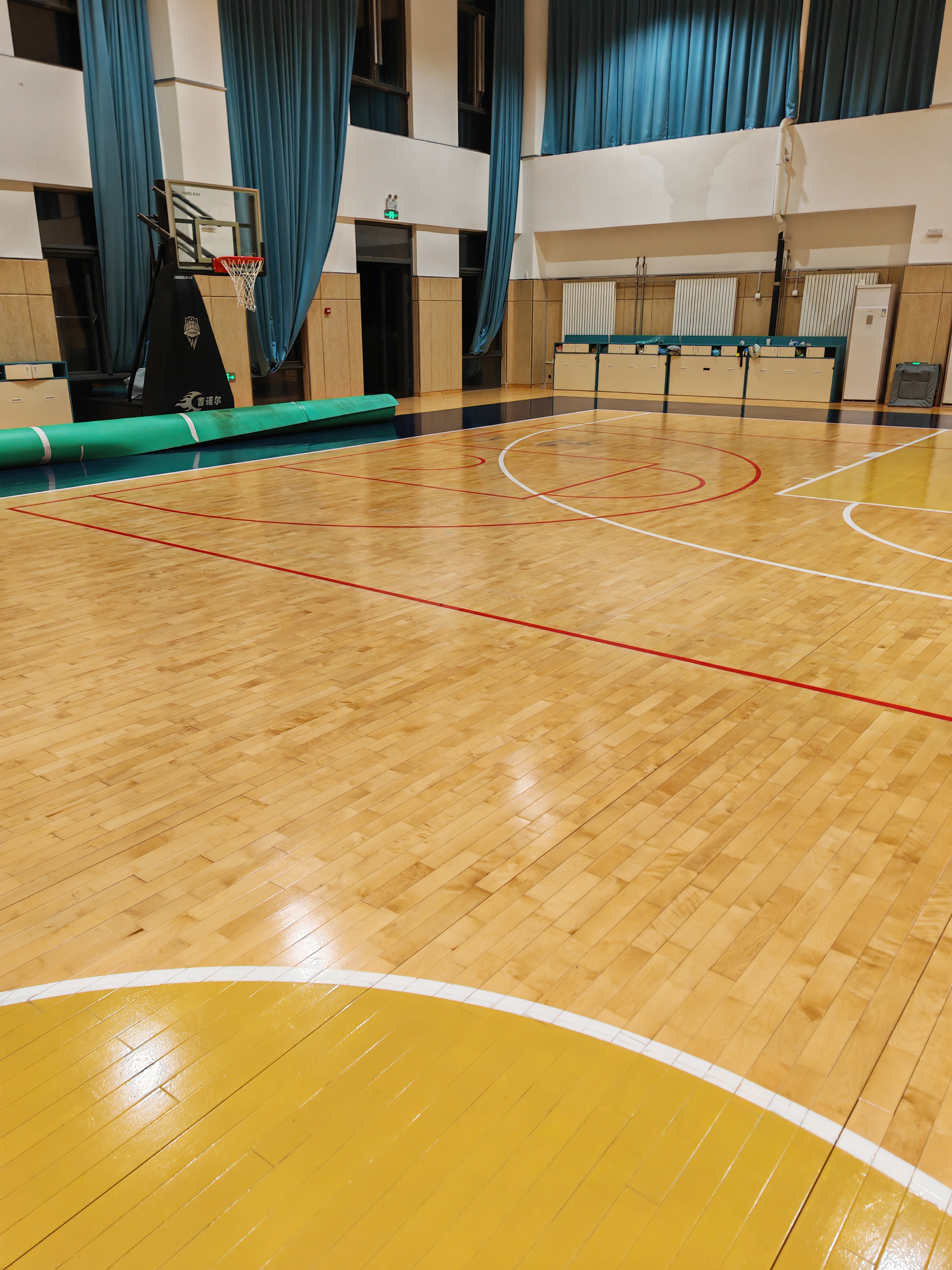 体育运动木地板翻新