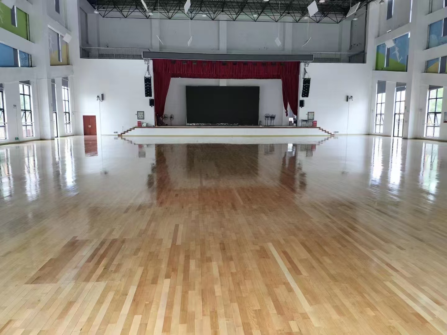 舞台运动木地板翻新