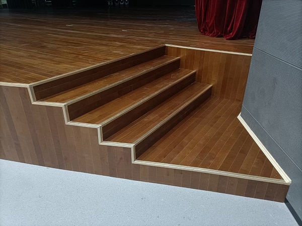 舞台木地板翻新