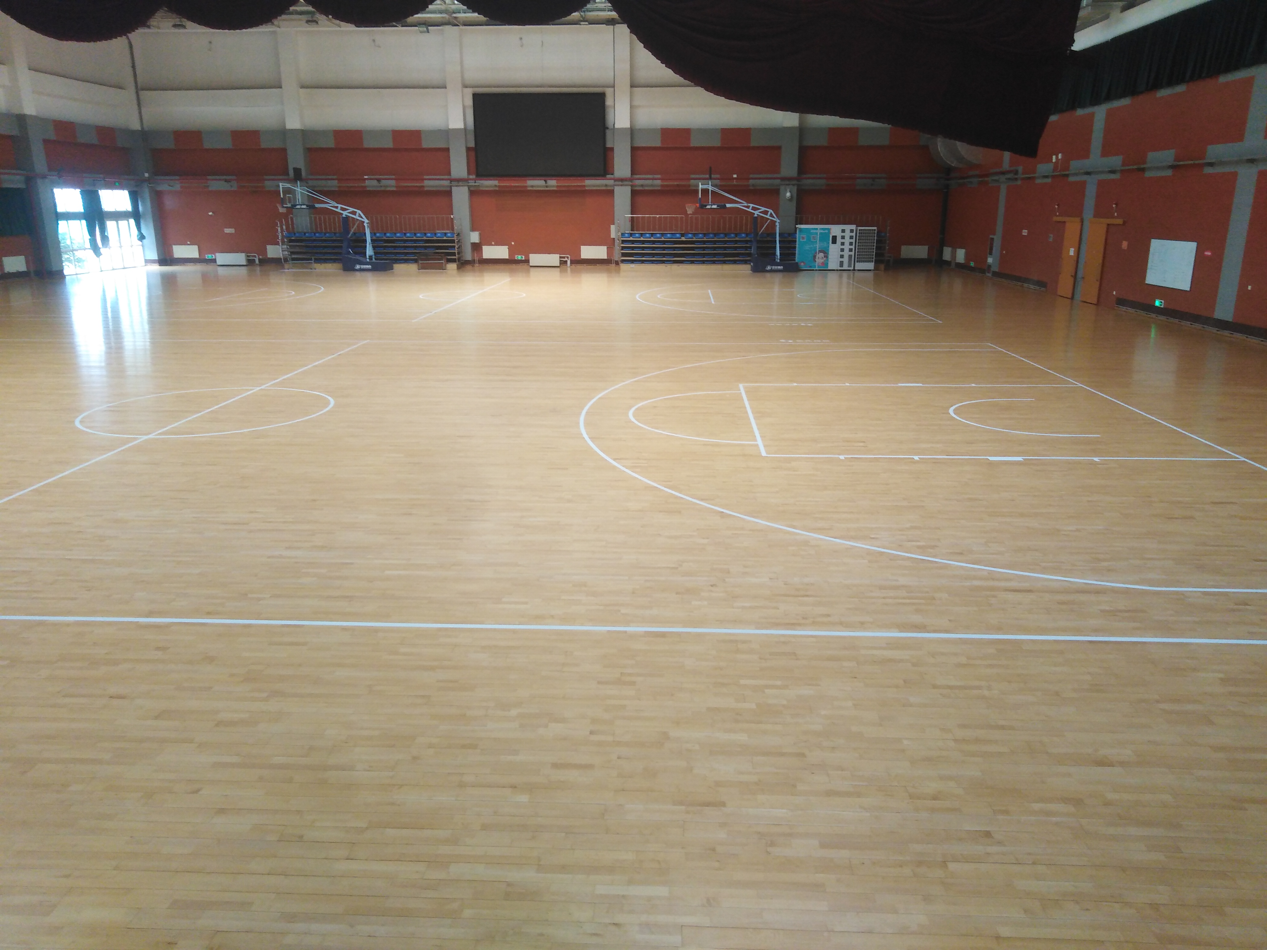 羽毛球馆运动木地板翻新