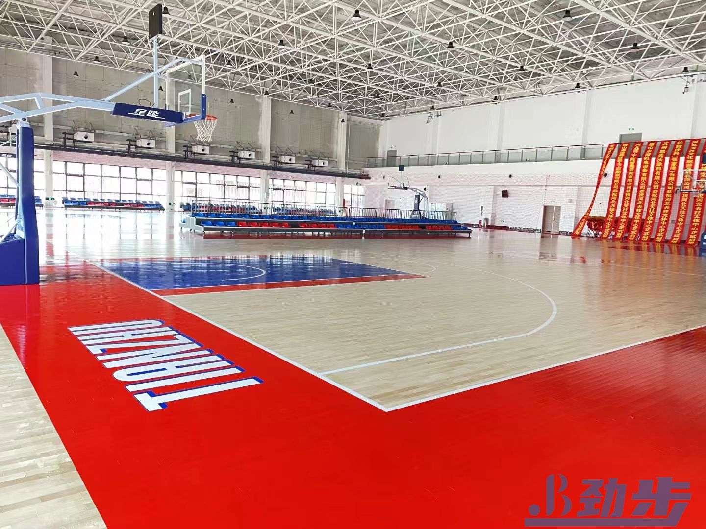 活力健身俱乐部篮球馆运动木地板翻新升级