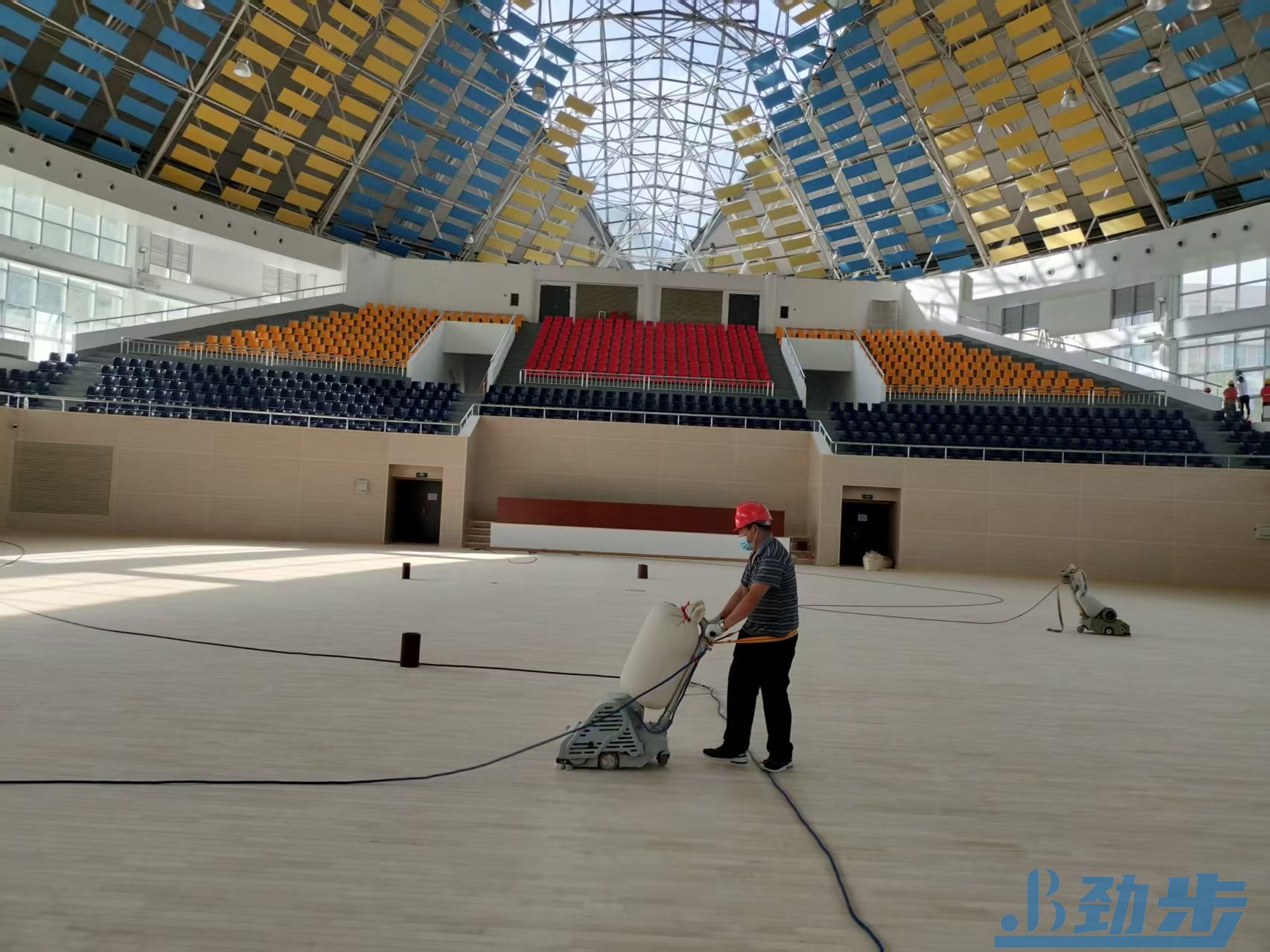 劲步运动木地板翻新