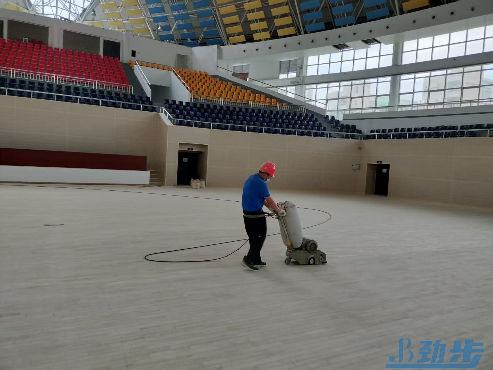 劲步运动木地板翻新