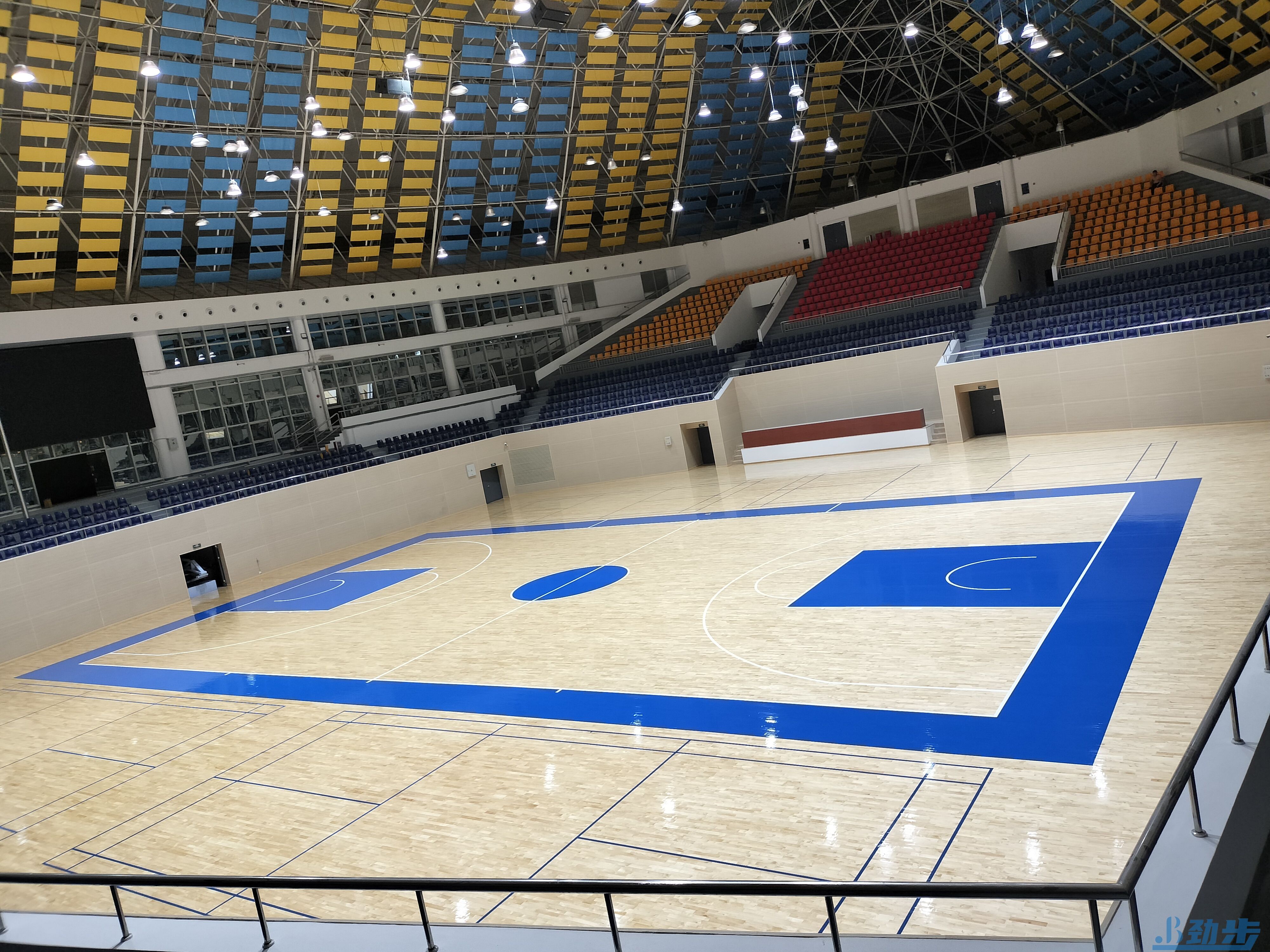 劲步运动木地板翻新