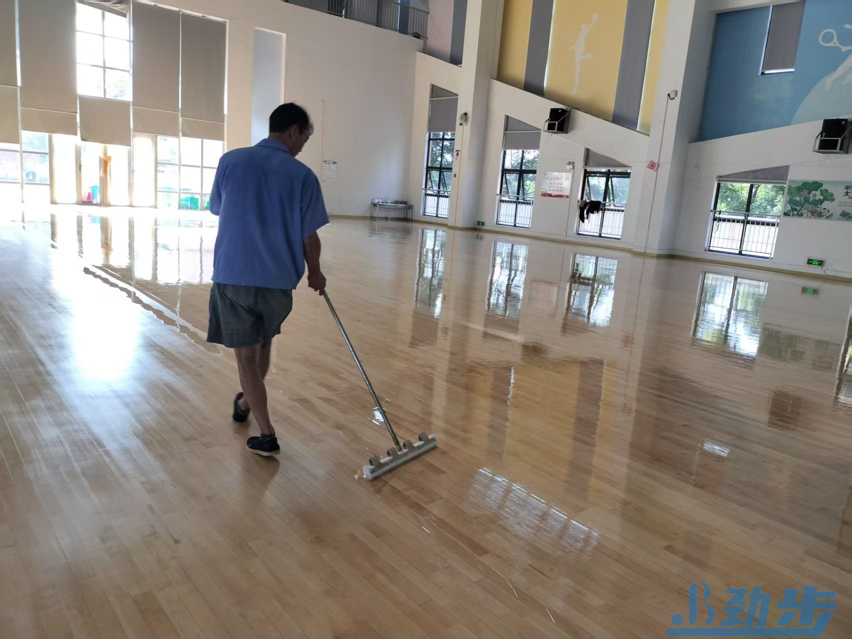 篮球馆地板滑怎么办？3类方案，快速解决防滑难题