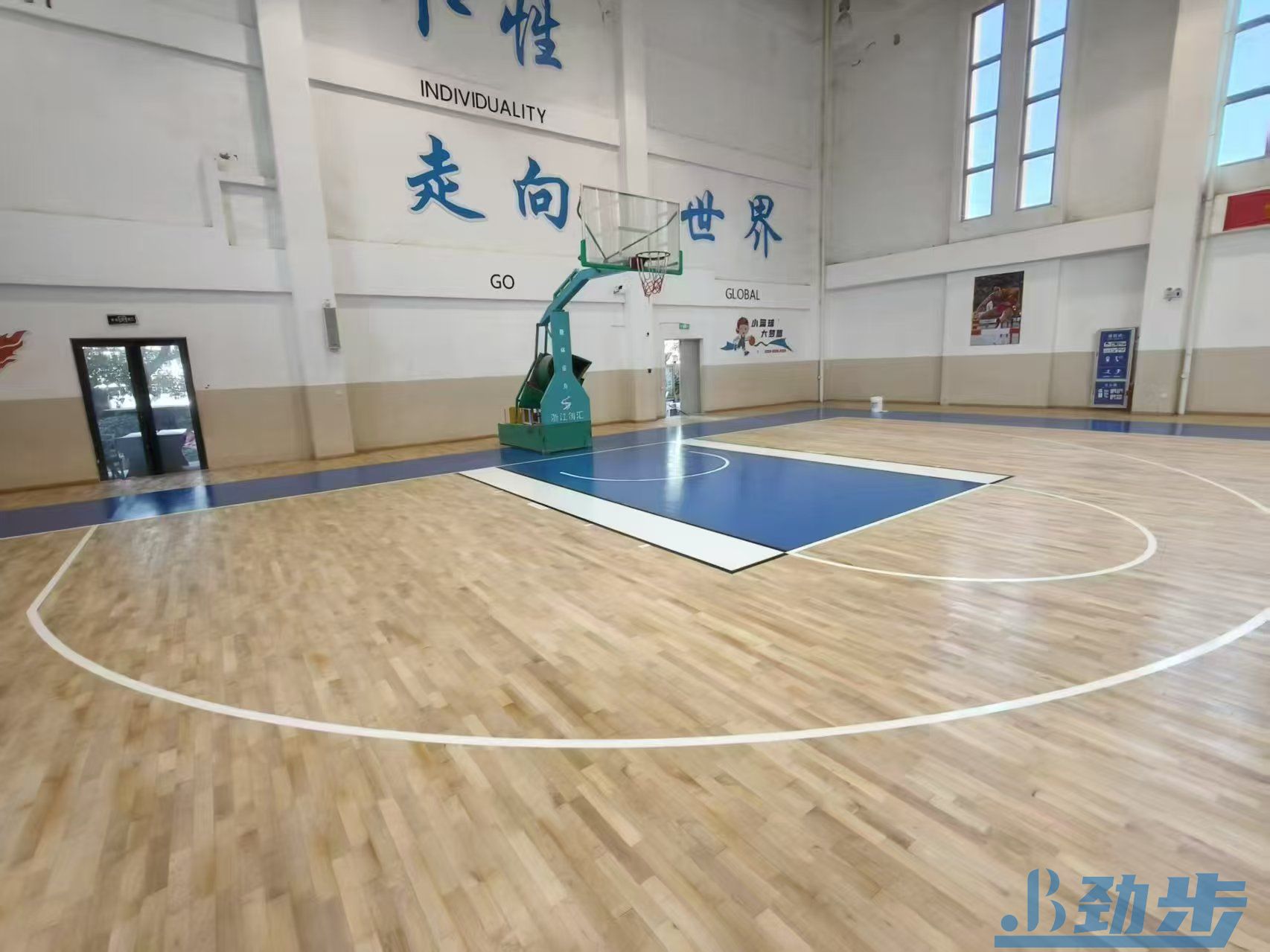 篮球馆地板维护：守住安全与质感，让场地“经久耐用”