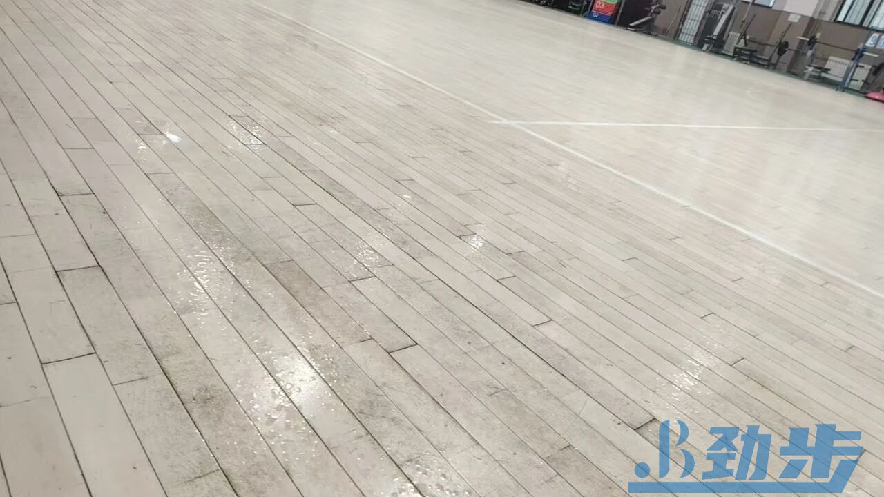 篮球馆地板滑怎么解决
