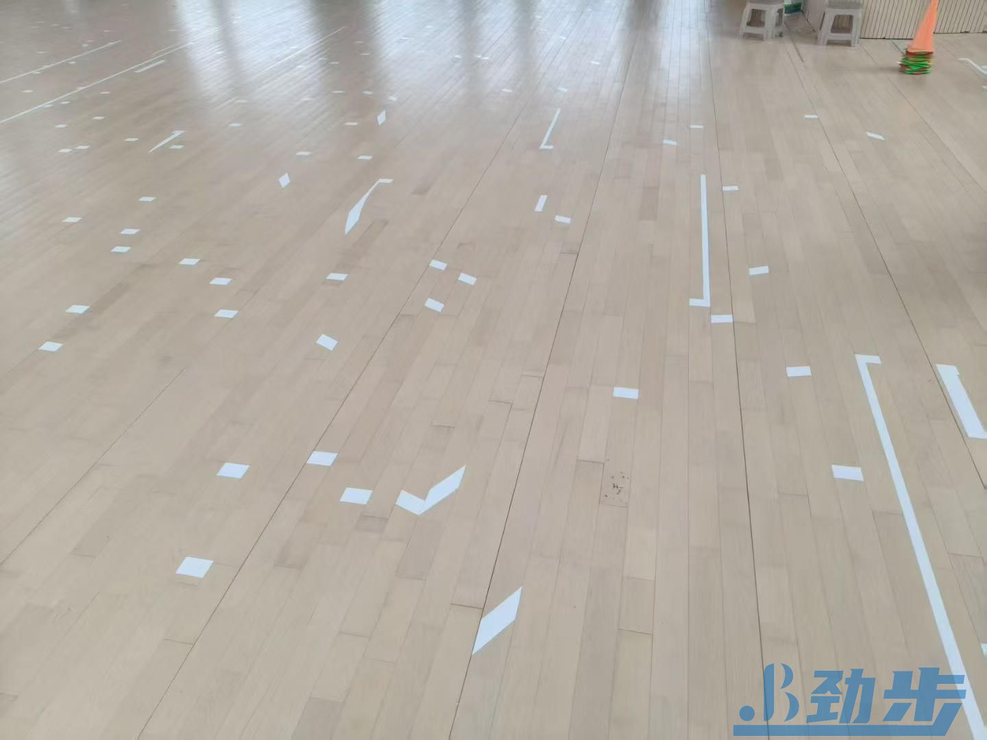室内篮球场地板用什么漆