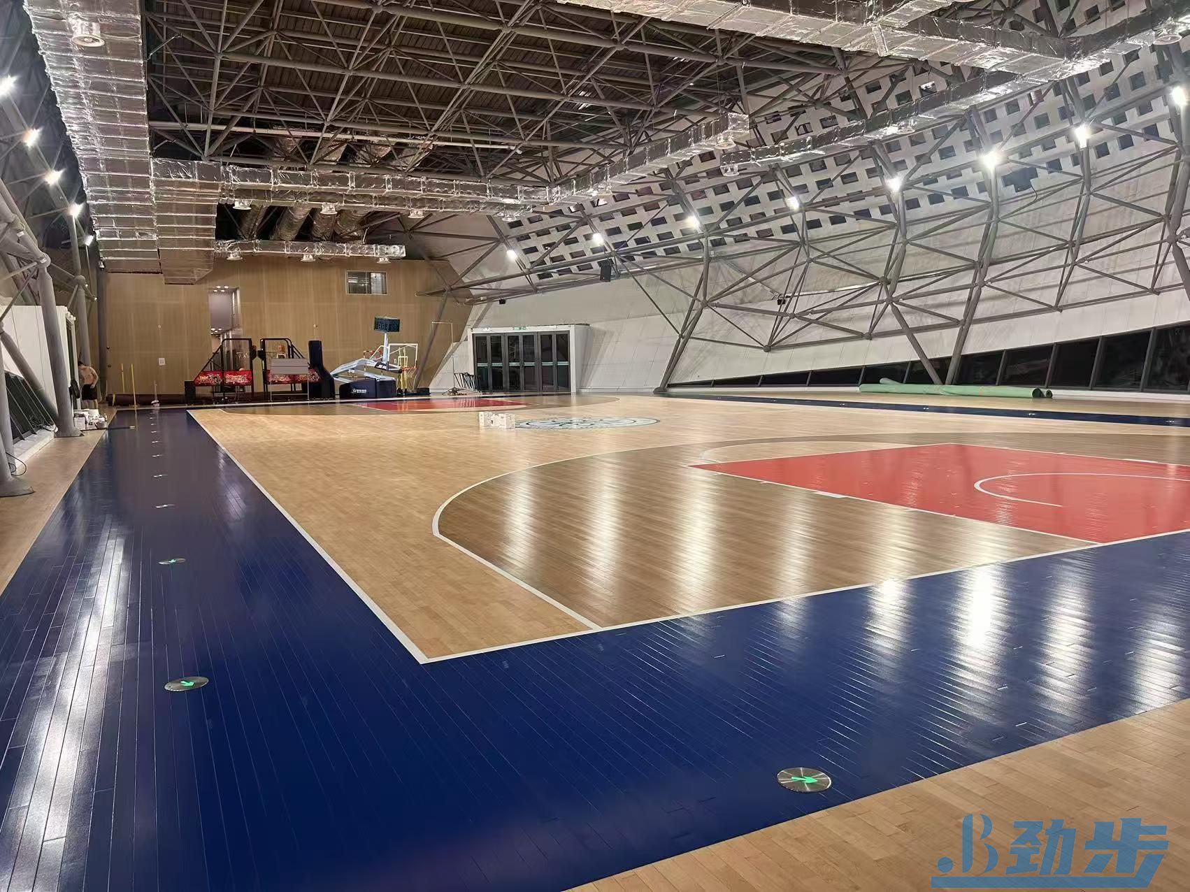 体育地板翻新费用