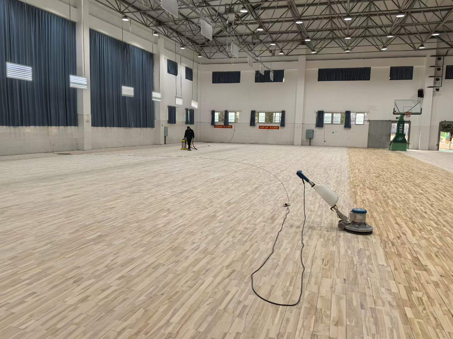 篮球馆木地板修补