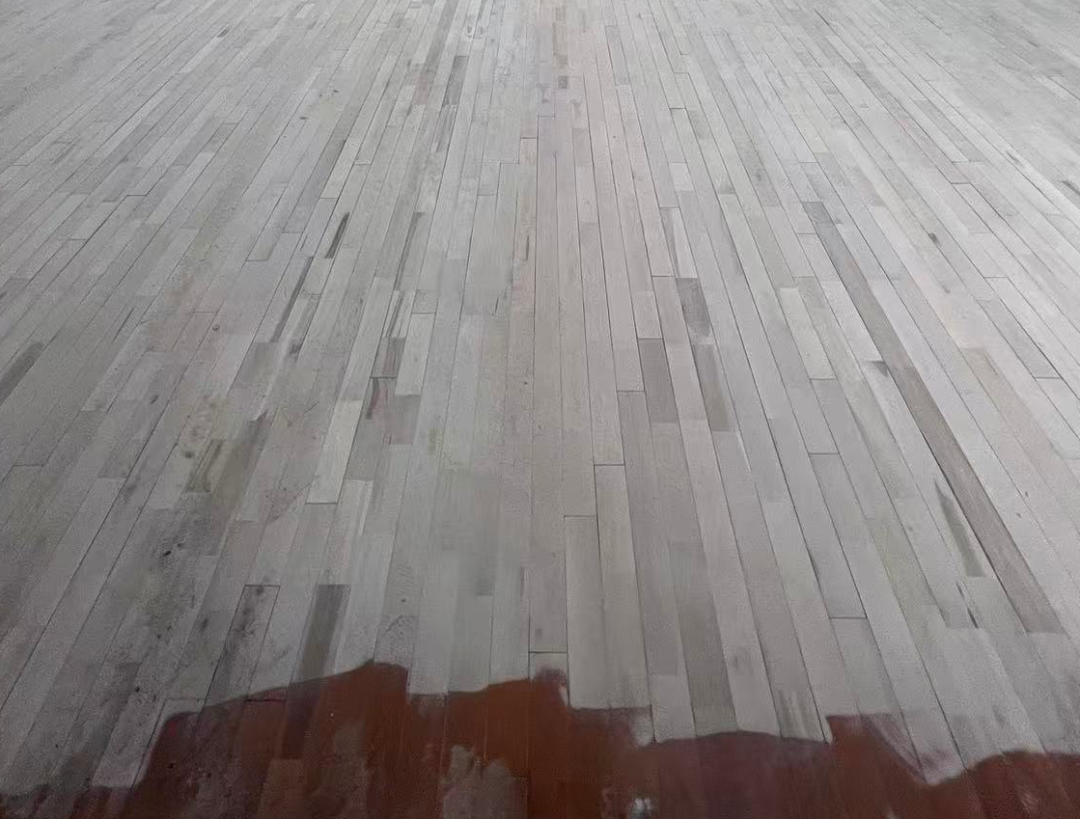 体育馆地板翻新
