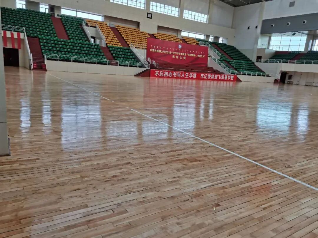 体育馆木地板翻新