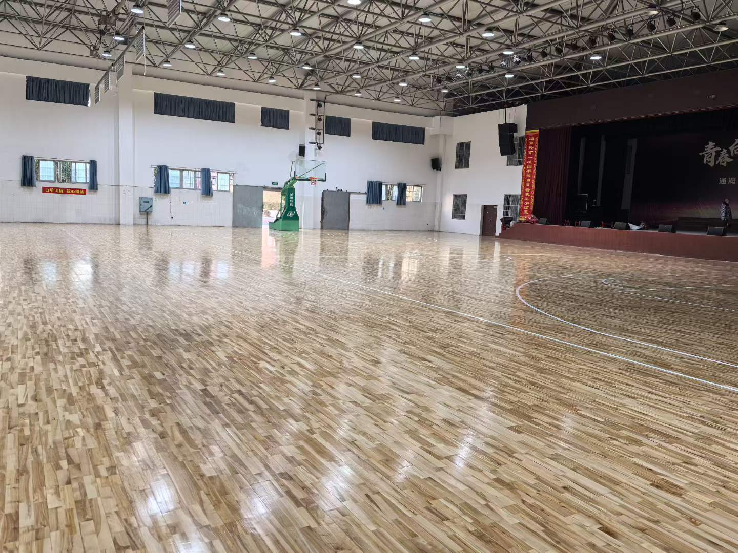 体育运动木地板翻新