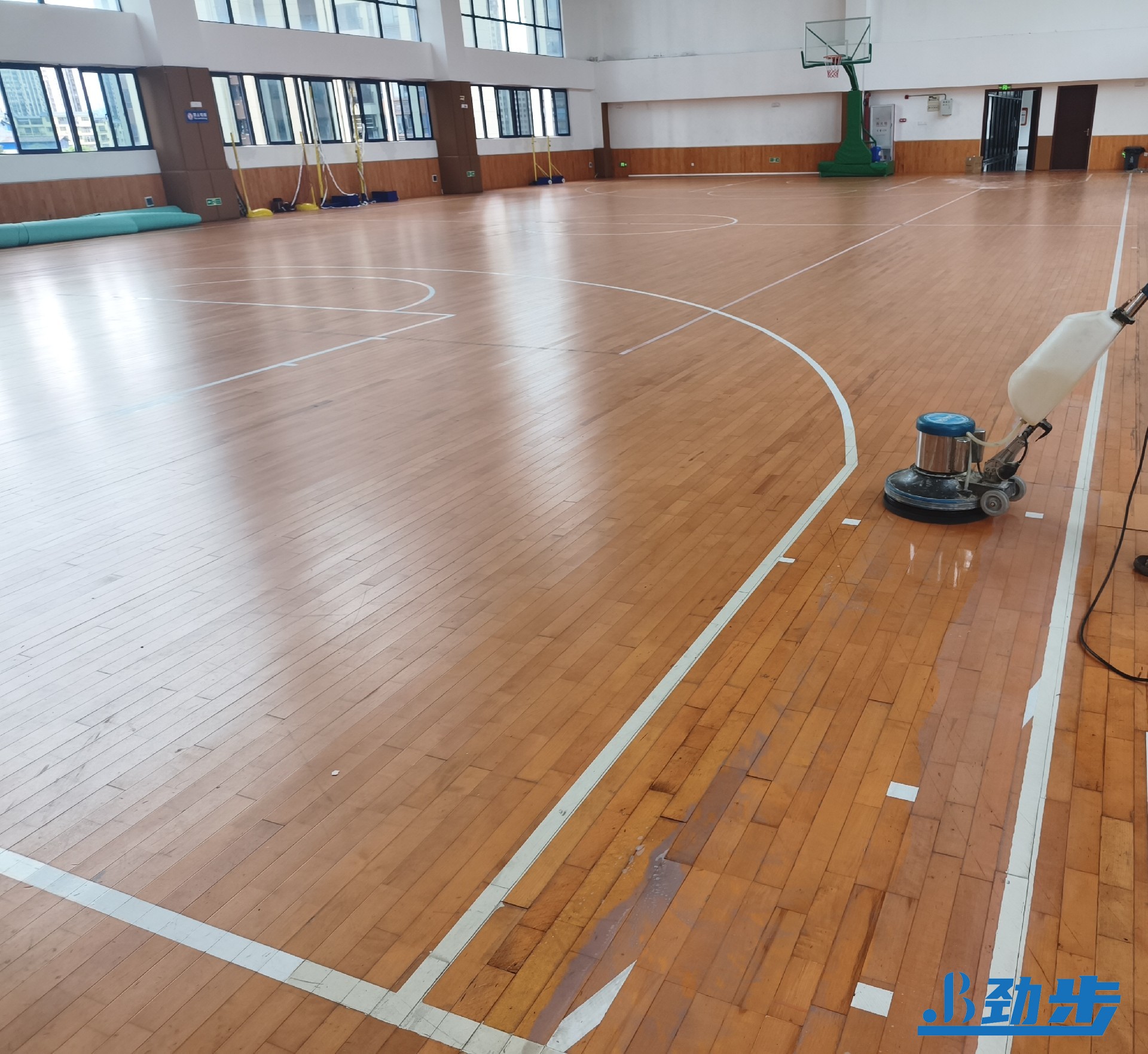 篮球馆木地板翻新