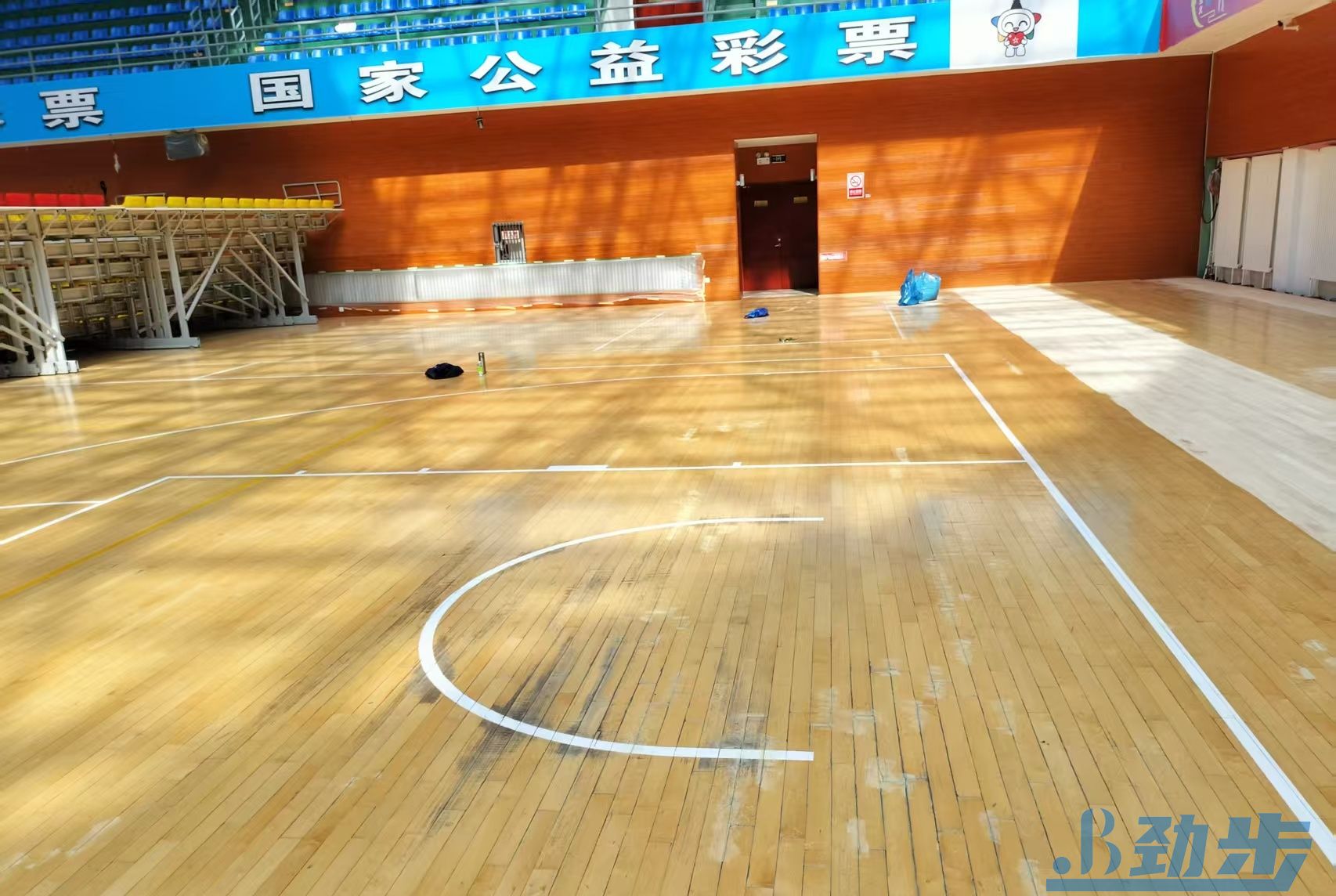 篮球馆木地板翻新