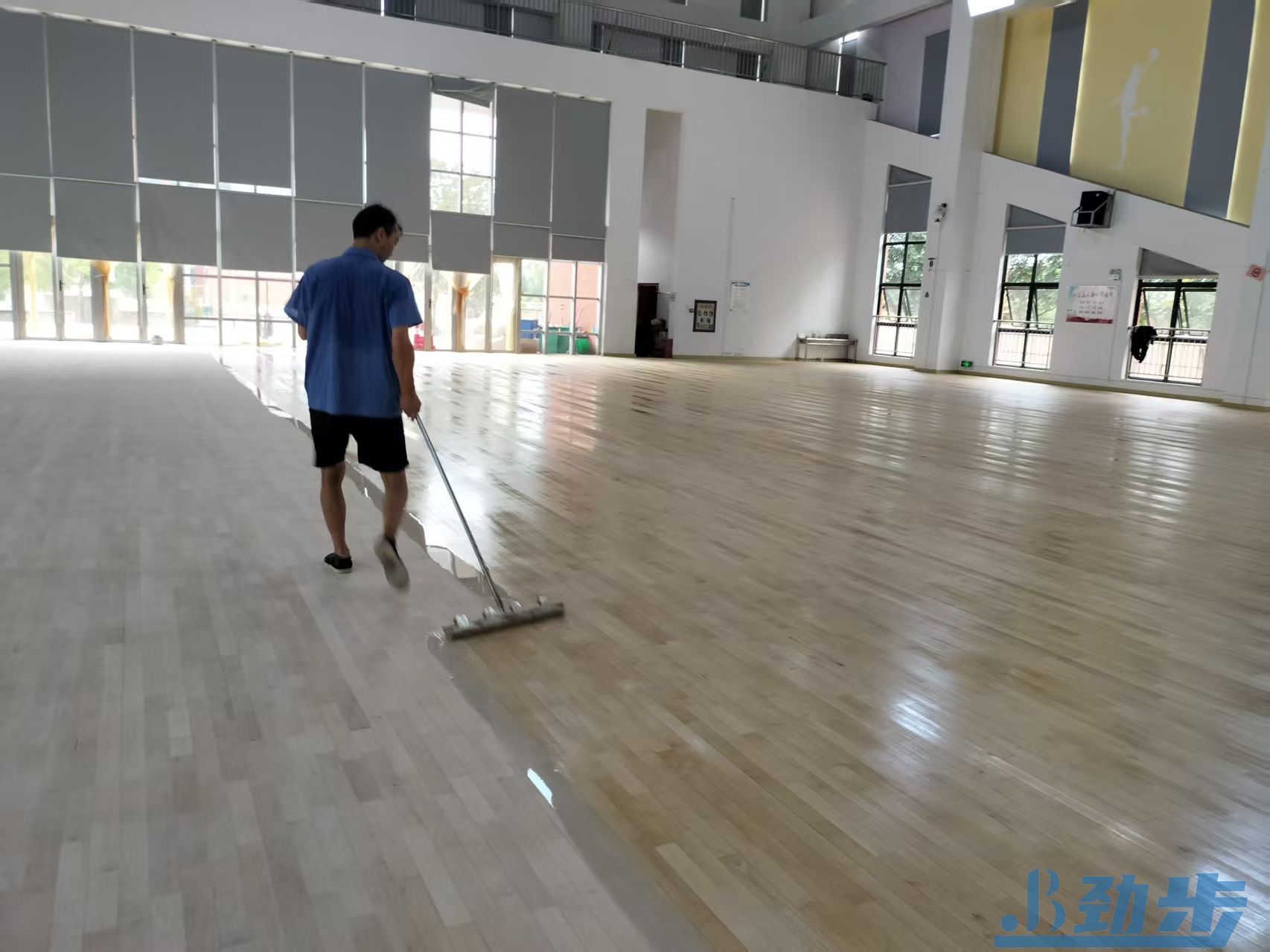 运动木地板打磨翻新